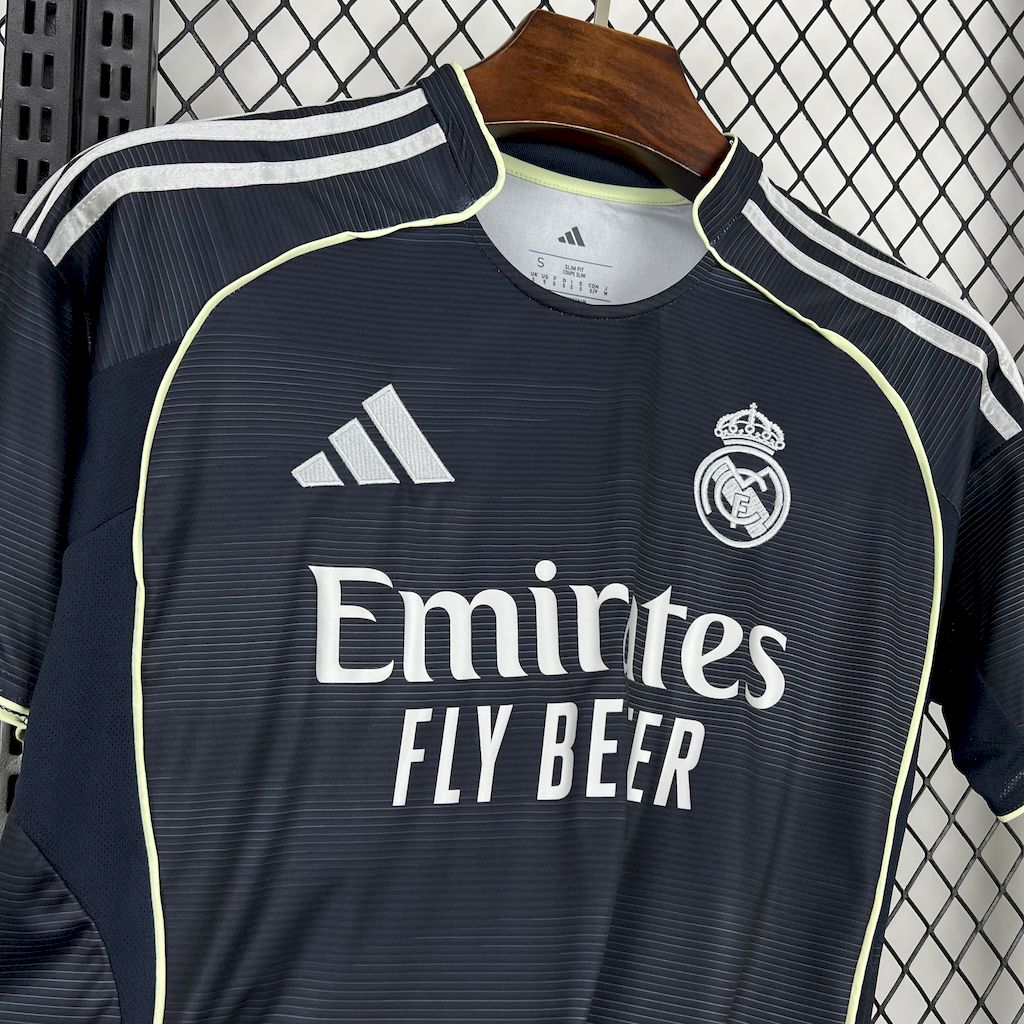 Camisa Real Madrid Il 2025/26 Cinza - Modelo Torcedor