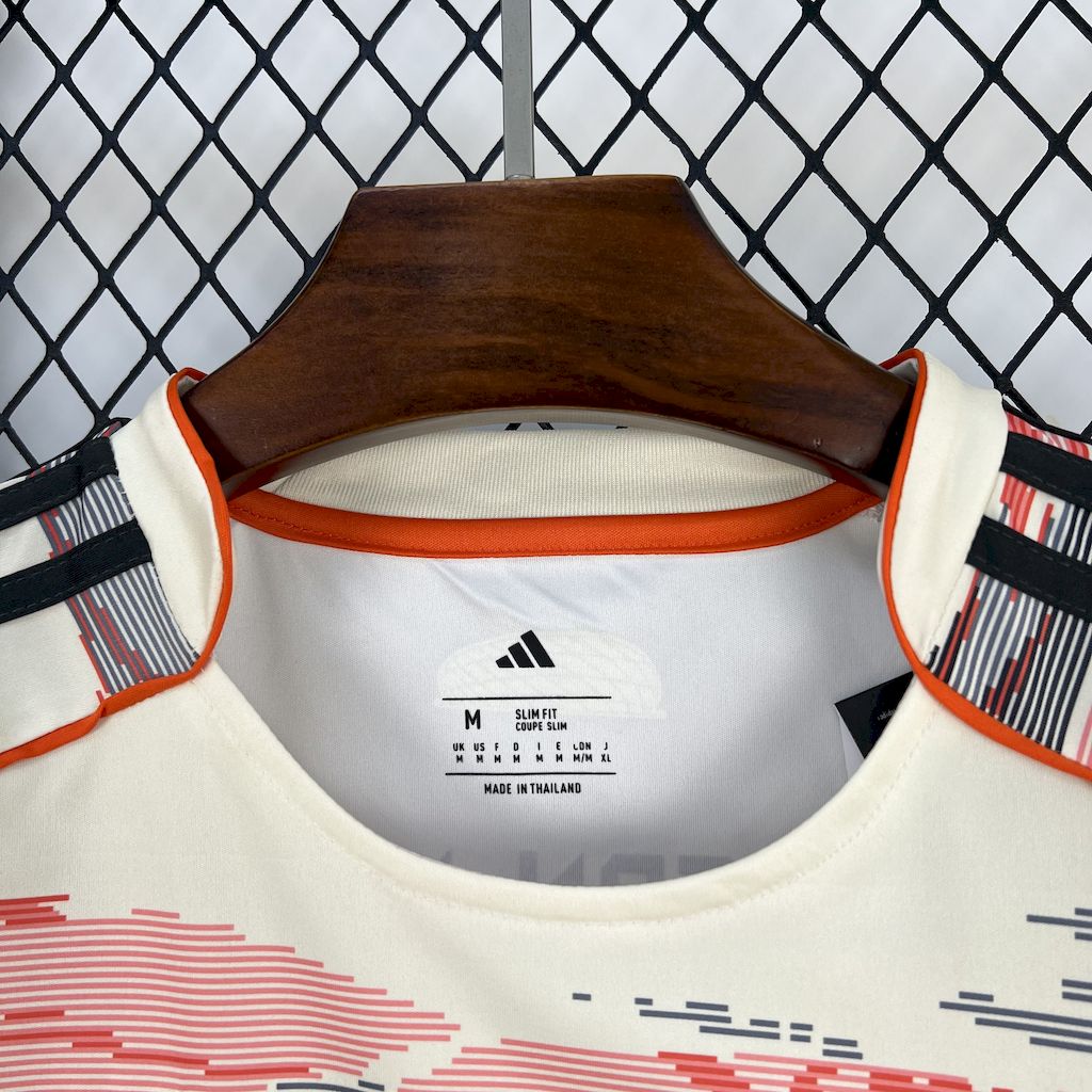Camisa Bayern de Munique Away 2025/26 Bege - Modelo Torcedor