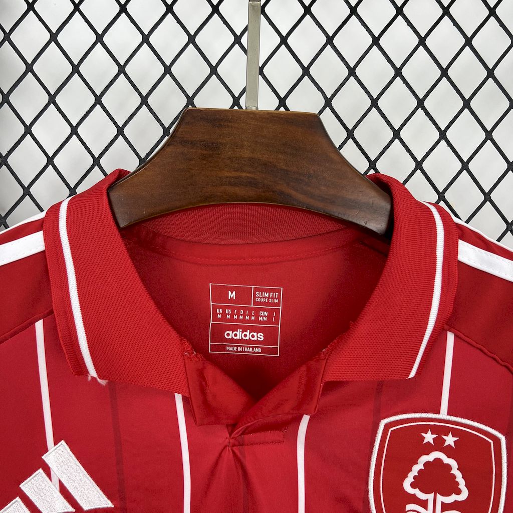 Camisa Nottingham Forest Home 2025/26 Vermelha - Modelo Torcedor
