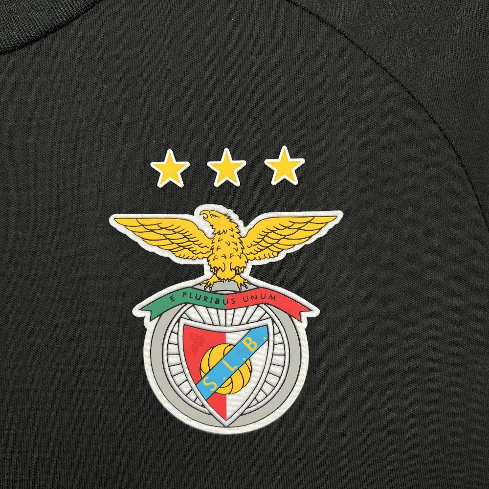 Camisa Benfica Pré-Jogo 2025/26 Preta - Modelo Torcedor