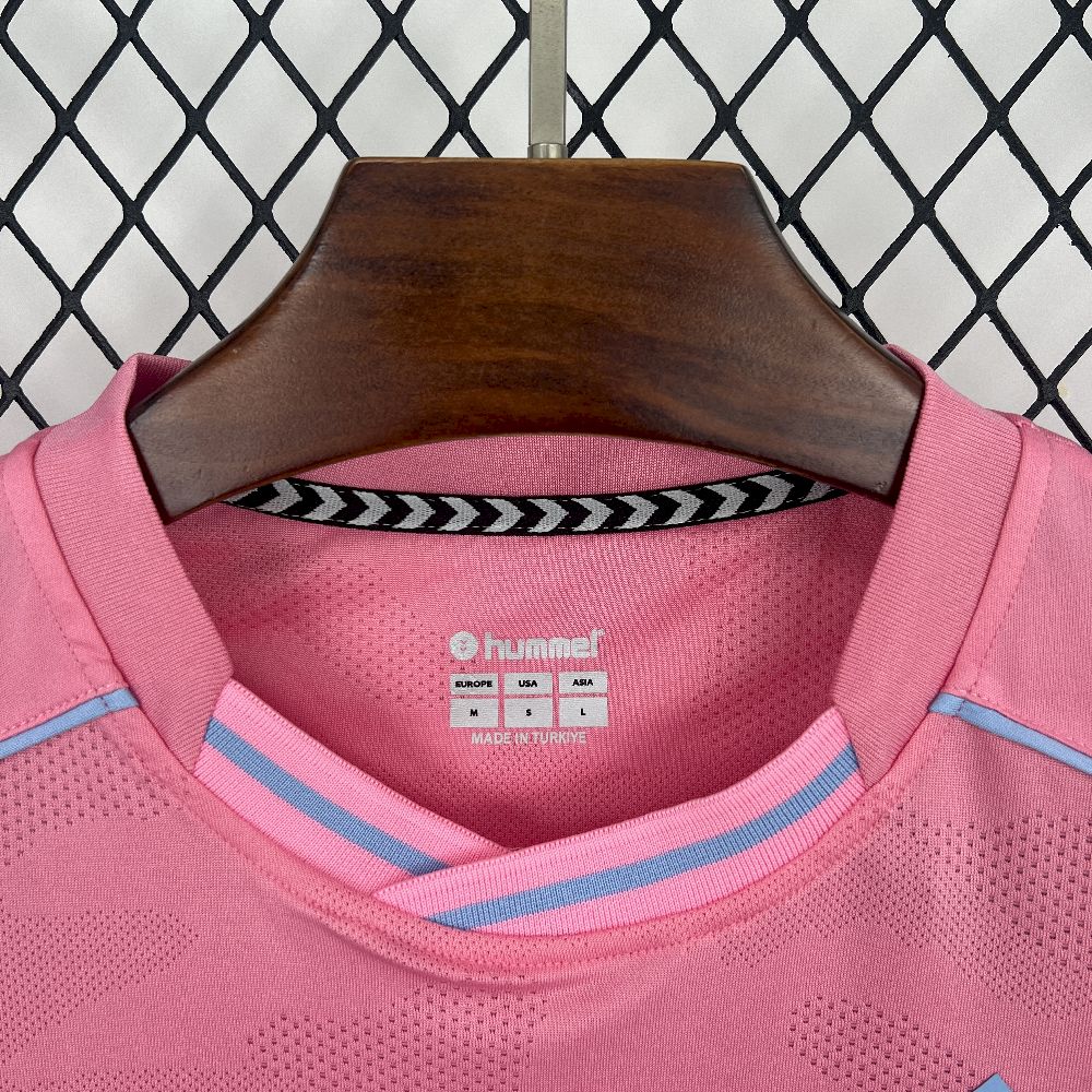 Camisa Celta de Vigo Third 2025/26 Rosa - Versão Torcedor