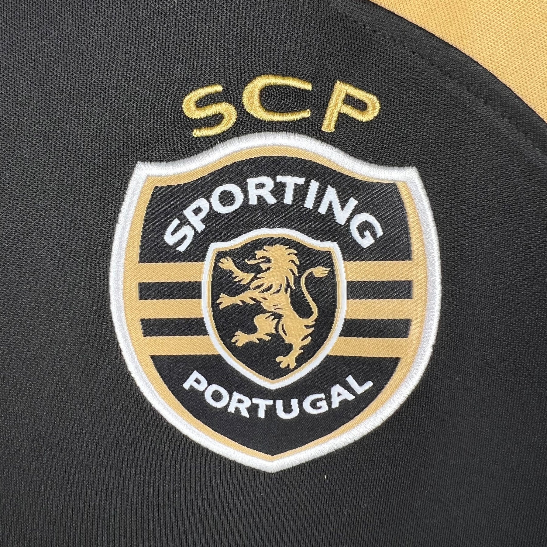 Camisa Sporting Third 2023/24 Preta e Dourado - Versão Torcedor