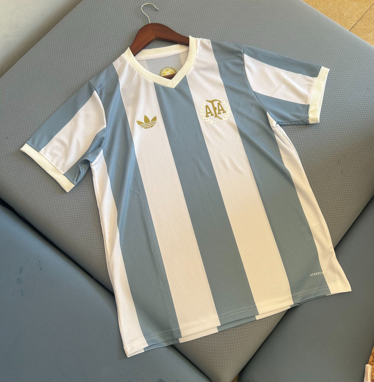 Camisa Seleção Argentina Edição Especial 2024 Azul e Branca - Modelo Torcedor