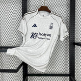 Camisa Nottingham Forest Away 2025/26 Branca - Modelo Torcedor