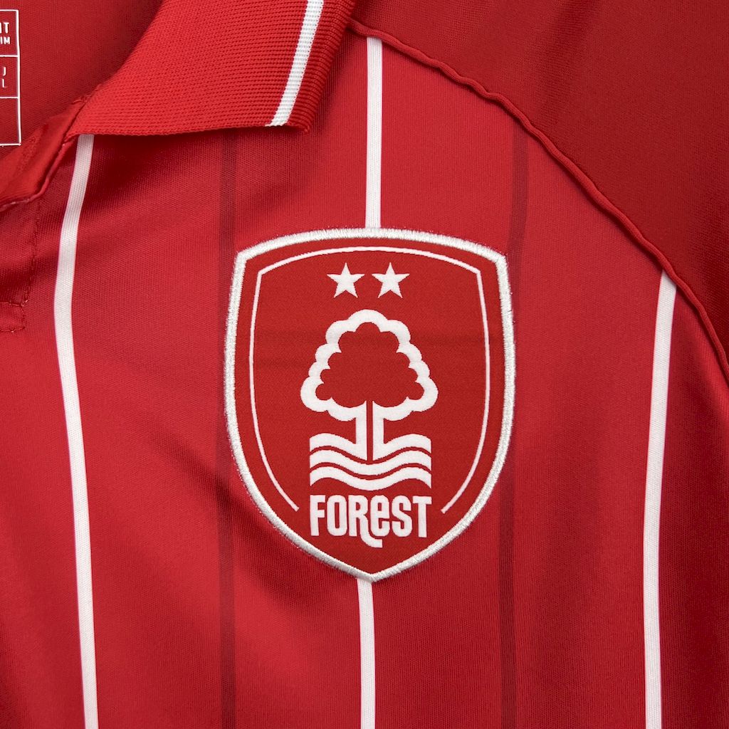 Camisa Nottingham Forest Home 2025/26 Vermelha - Modelo Torcedor