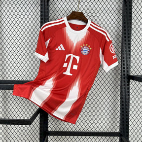 Camisa Bayern de Munique Home 2025/26 Vermelha e Branca - Modelo Torcedor