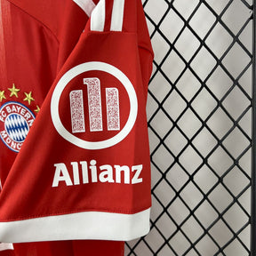 Camisa Bayern de Munique Home 2025/26 Vermelha e Branca - Modelo Torcedor