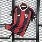 Camisa River Plate Away 2025/26 Preto e Vermelho - Modelo Torcedor