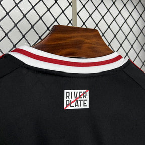 Camisa River Plate Away 2025/26 Preto e Vermelho - Modelo Torcedor