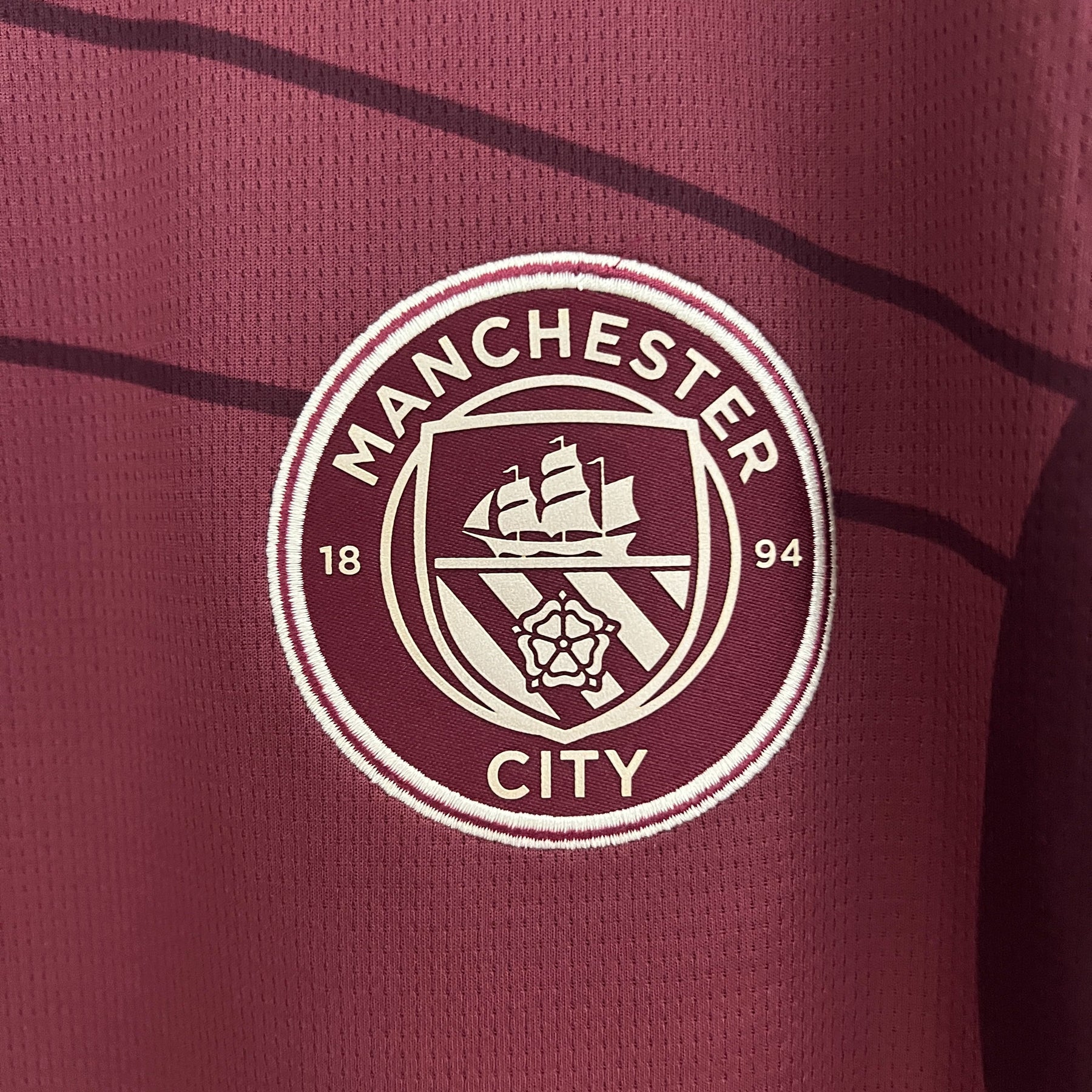 Camisa Manchester City III 2024/25 Bordô - Versão Torcedor