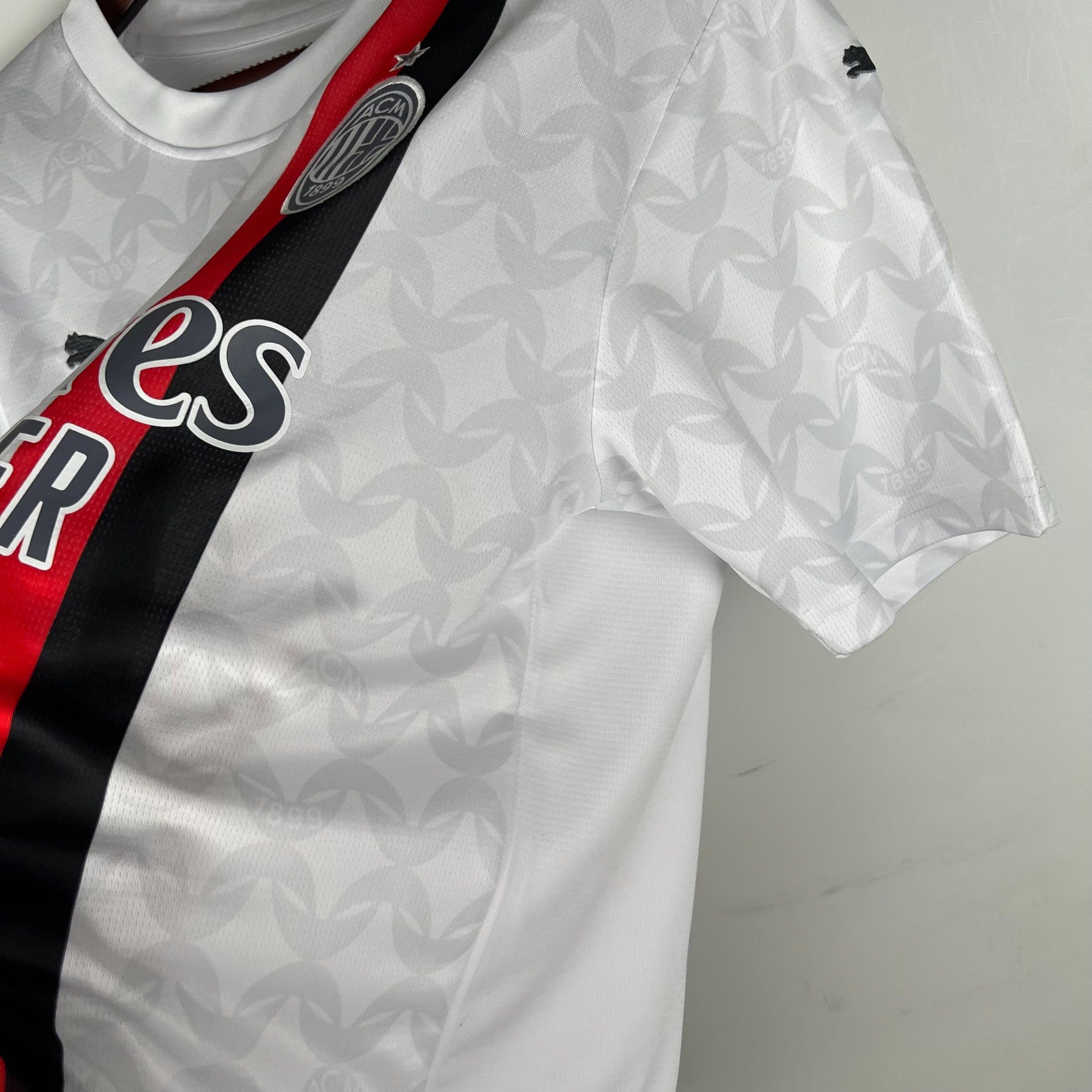 Camisa AC Milan Away 2023/24 Branca - Modelo Torcedor