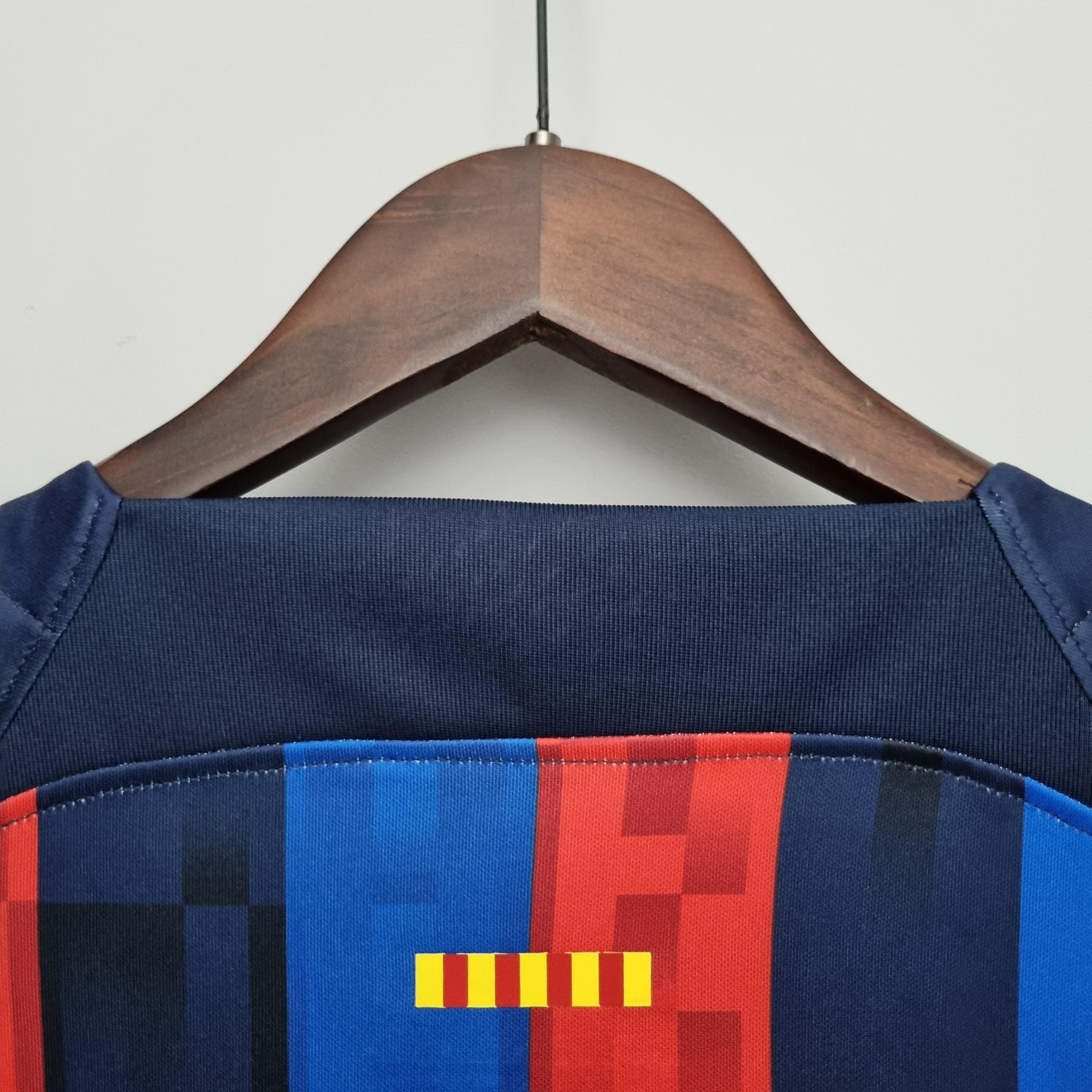 Camisa Feminina Barcelona l 2022/23 Grená - Modelo Baby Look