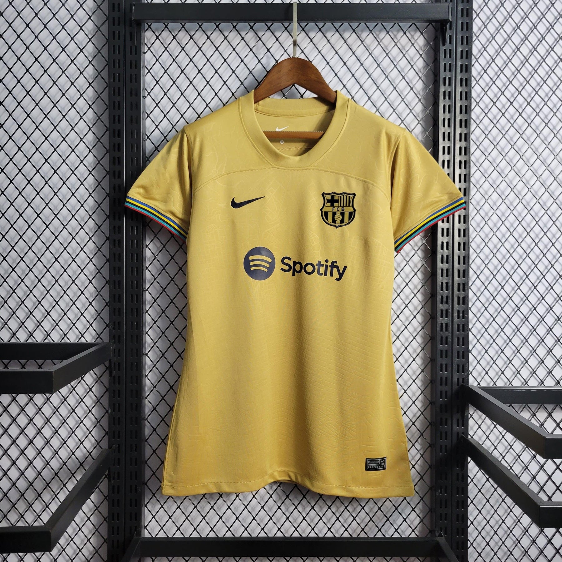 Camisa Feminina Barcelona ll 2022/23 Dourada - Modelo Baby Look